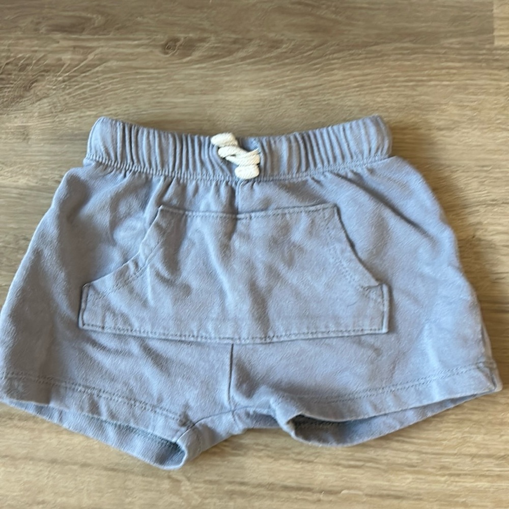 Unisex cargo pocket shorts